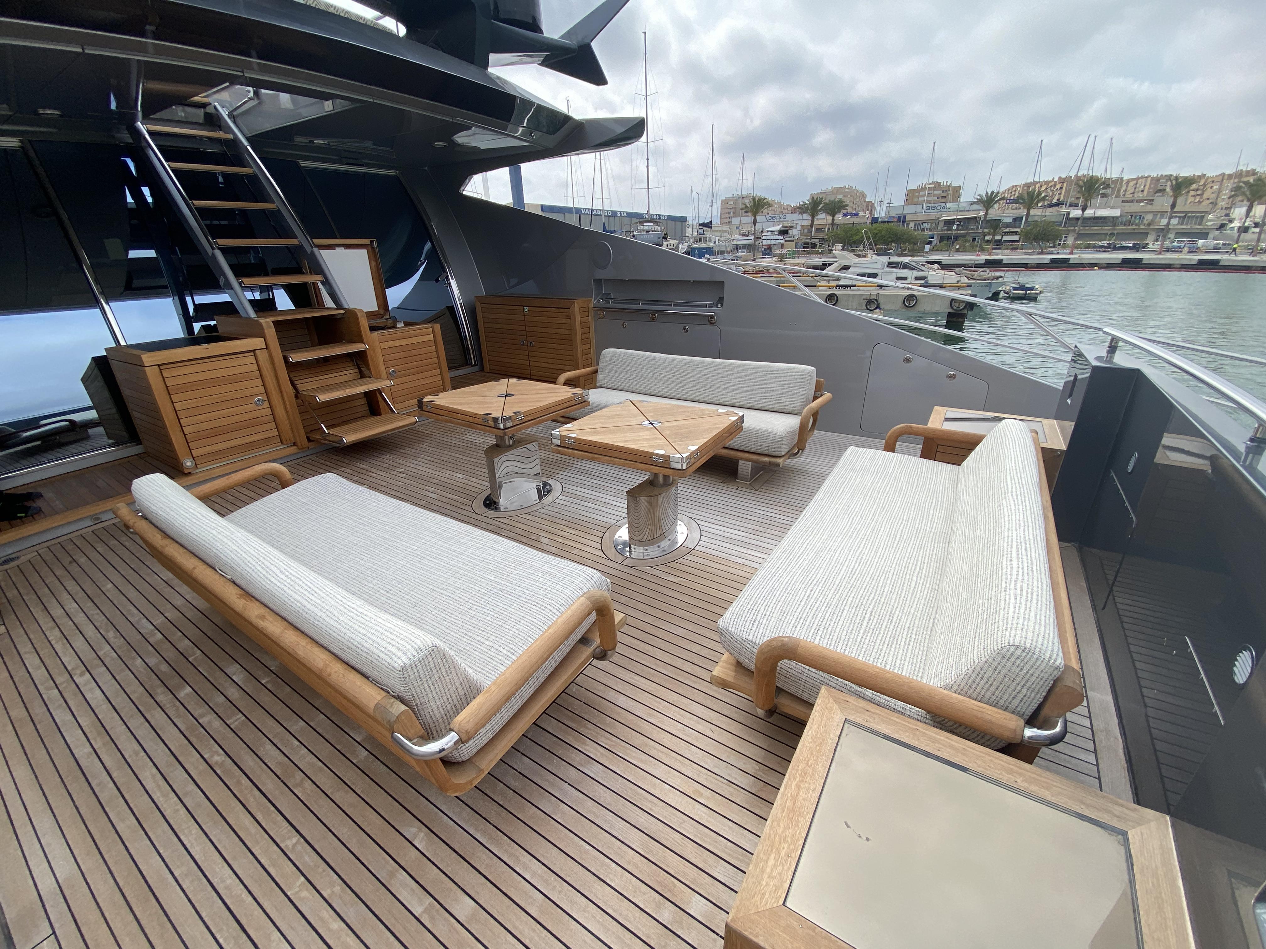 2005 PALMER JOHNSON 120 